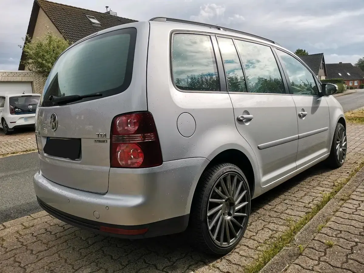 Gebraucht VW Touran 105 PS (77 kW) 2010 Silber Van / Kleinbus