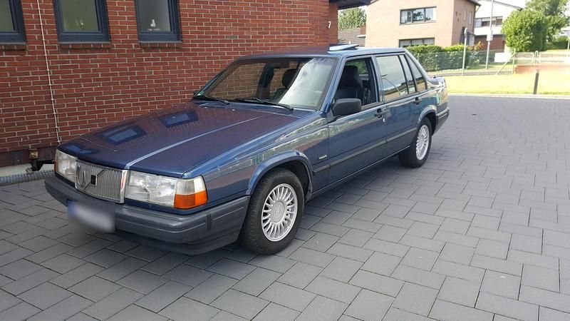 Blau Gebraucht 1993 Volvo 940 Limousine | 2.250 € - Bild 1/4
