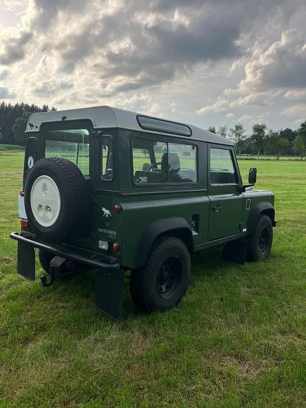 Grün Gebraucht 1998 Land Rover Defender SUV | 14.700 € (Fairer Preis) - Bild 1/4