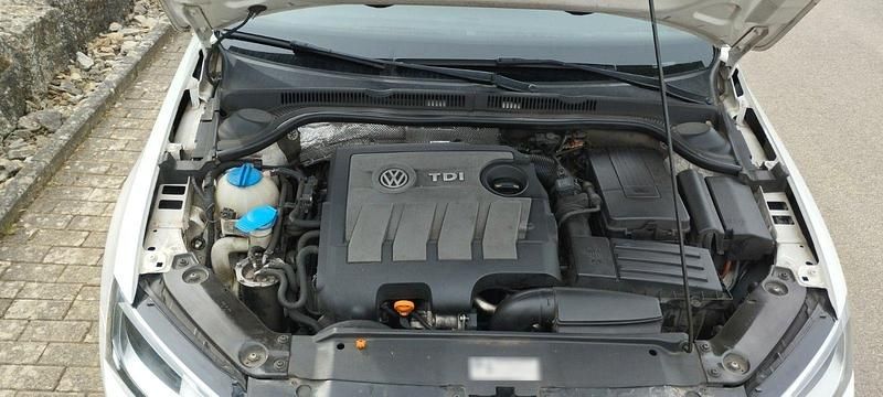 Gebraucht VW Jetta Highline 105 PS (77 kW) 2011 Weiß Limousine