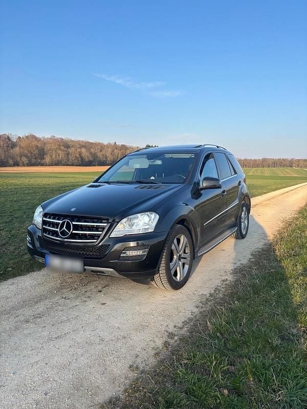 Gebraucht Mercedes ML350 231 PS (169 kW) 2010 Schwarz SUV