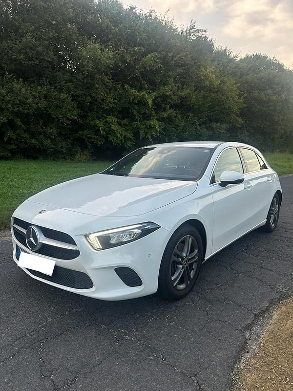 Weiß Gebraucht 2018 Mercedes A200 Progressive Limousine | 15.000 € (Guter Preis) - Bild 1/4