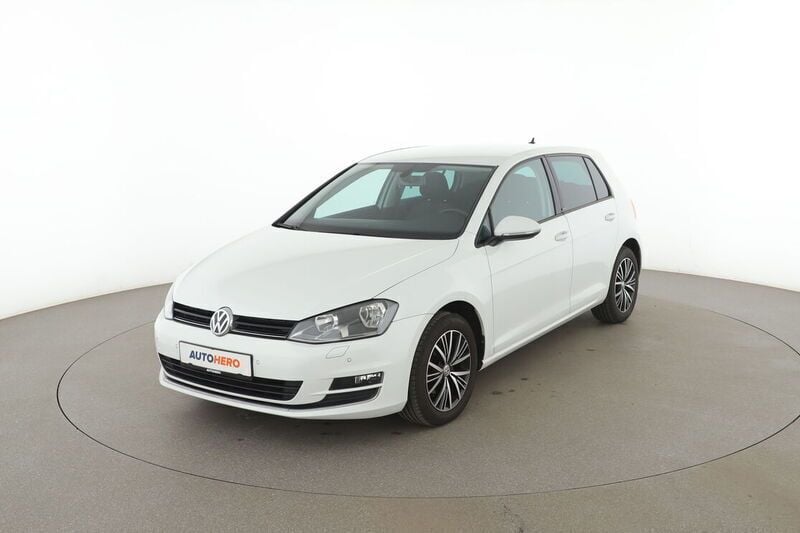 Weiß Gebraucht 2016 VW Golf VII Allstar Limousine | 11.090 € (Fairer Preis) - Bild 1/4