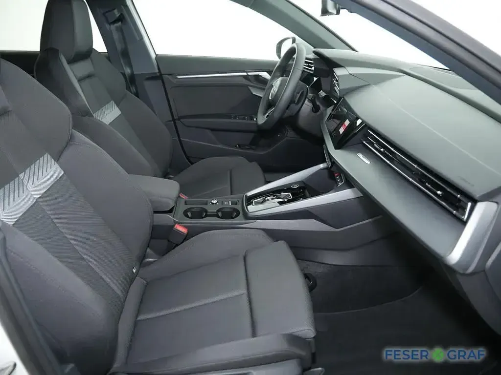 Gebraucht Audi A3 Sport 204 PS (150 kW) 2025 Arkonaweiß Limousine