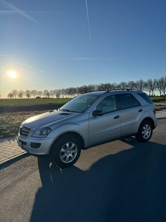 Gebraucht Mercedes ML350 272 PS (200 kW) 2007 Blau SUV