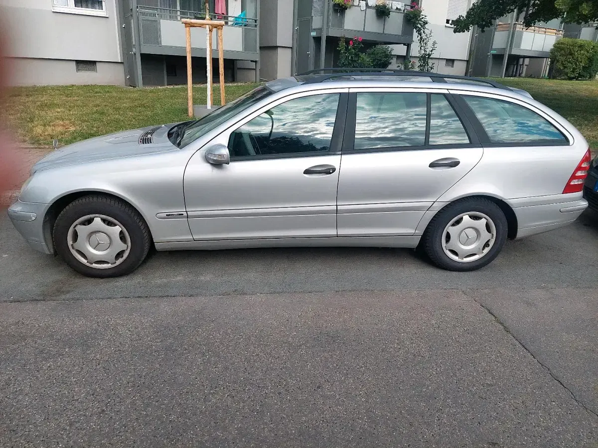 Gebraucht Mercedes 220 Classic 143 PS (105 kW) 2002 Silber Kombi