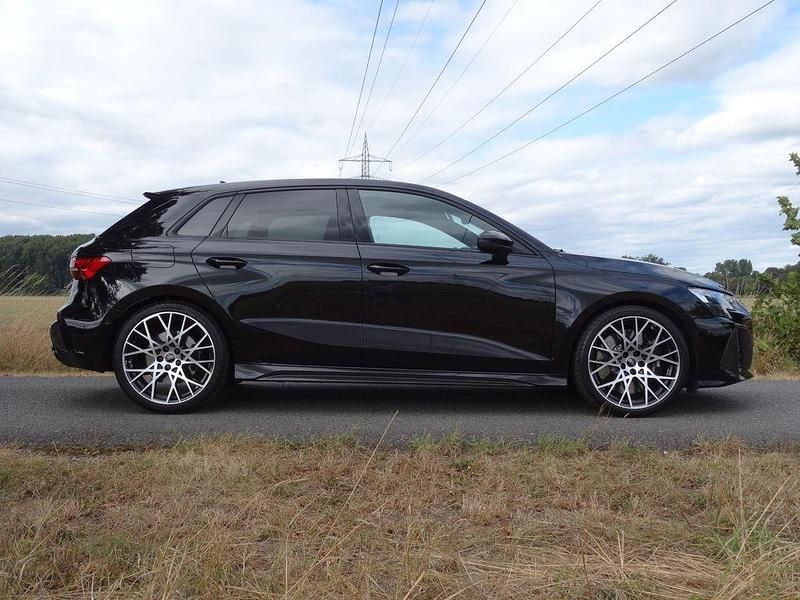 Schwarz Gebraucht 2024 Audi RS3 Sport Kleinwagen | 66.200 € (Teuer) - Bild 1/4