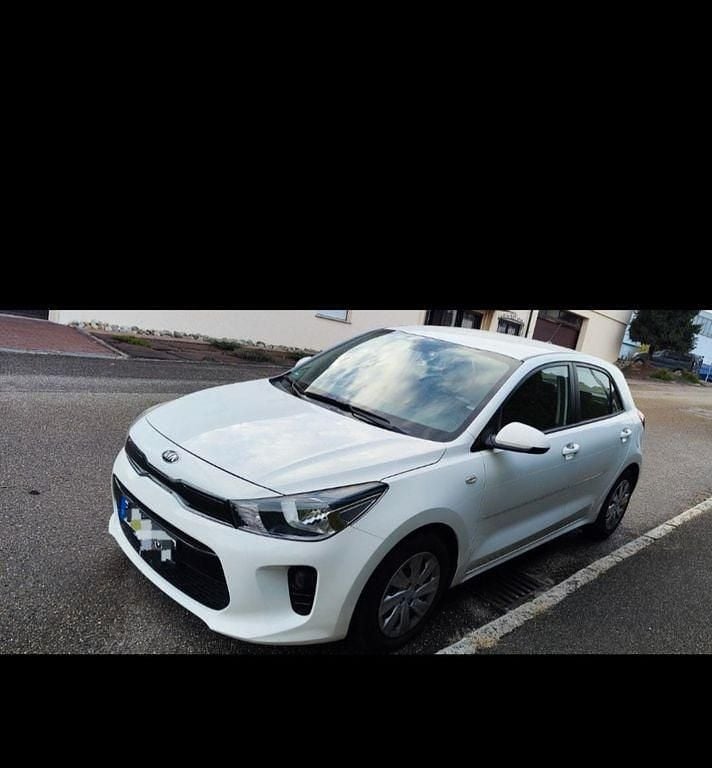 Weiß Gebraucht 2018 Kia Rio Edition 7 Limousine | 9.900 € (Fairer Preis) - Bild 1/4