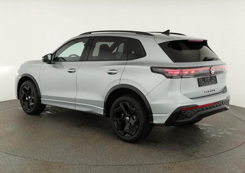 Neu VW Tiguan R-line 193 PS (141 kW) 2026 Oyster silver metallic SUV