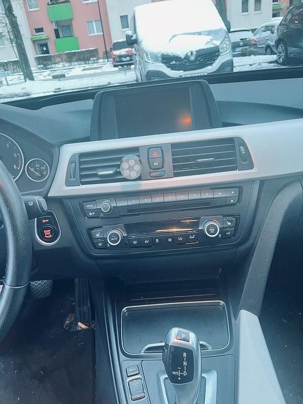 Gebraucht BMW 320 190 PS (139 kW) 2016 Schwarz Limousine