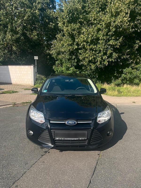 Schwarz Gebraucht 2014 Ford Focus Trend Kombi | 5.100 € (Guter Preis) - Bild 1/4