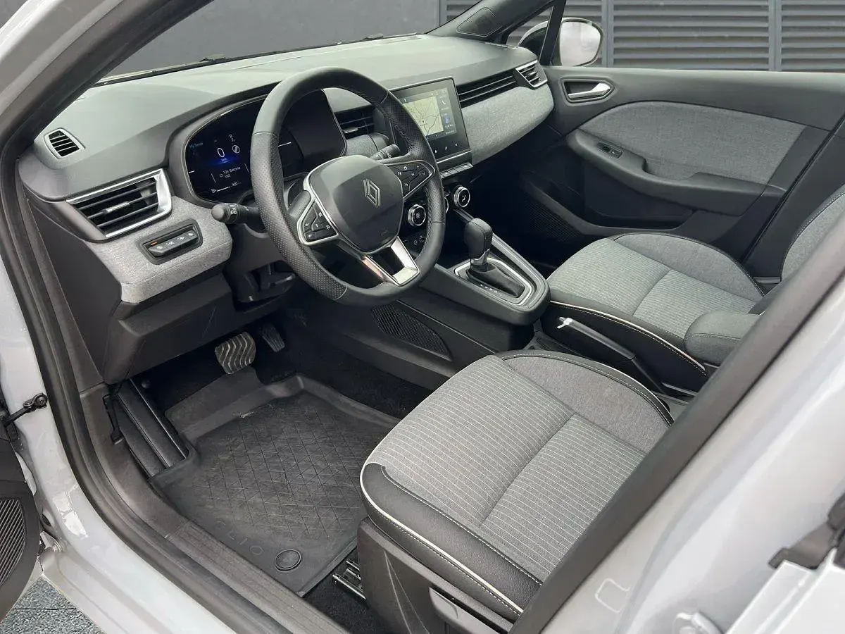 Gebraucht Renault Clio Techno 90 PS (66 kW) 2025 Rafalegrau Kleinwagen