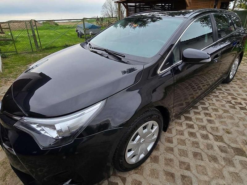 Gebraucht Toyota Avensis Comfort 112 PS (82 kW) 2015 Schwarz Kombi