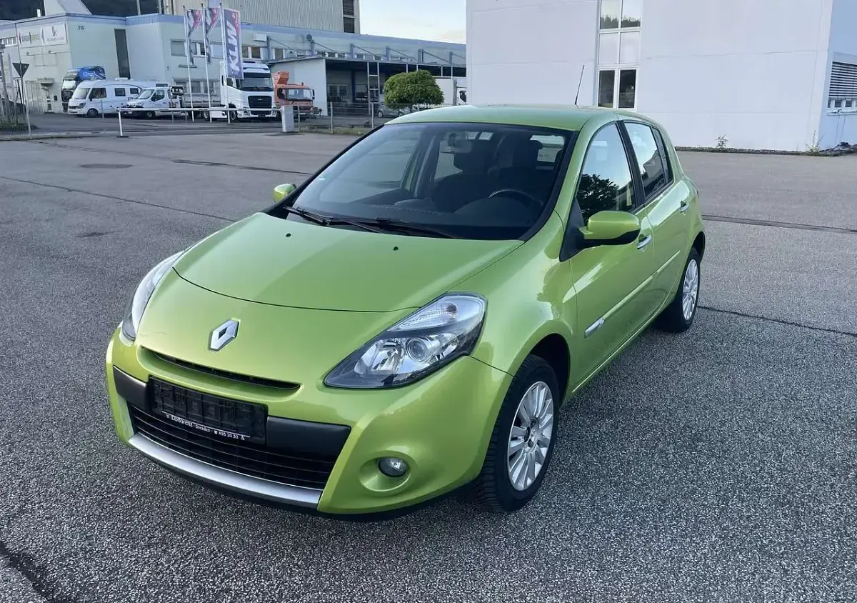 Gebraucht Renault Clio III Dynamique 75 PS (55 kW) 2011 Grün Limousine