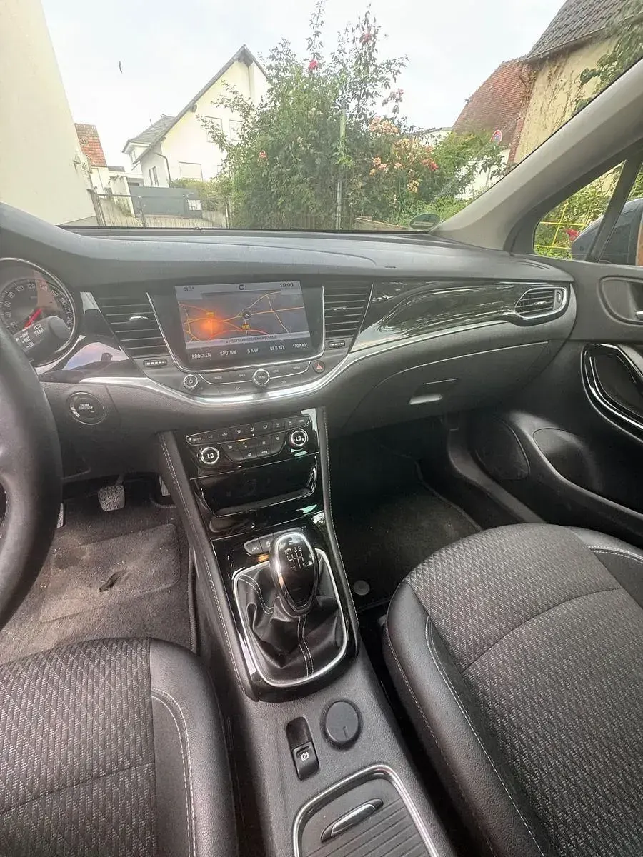 Gebraucht Opel Astra Edition 136 PS (100 kW) 2016 Blau Kombi