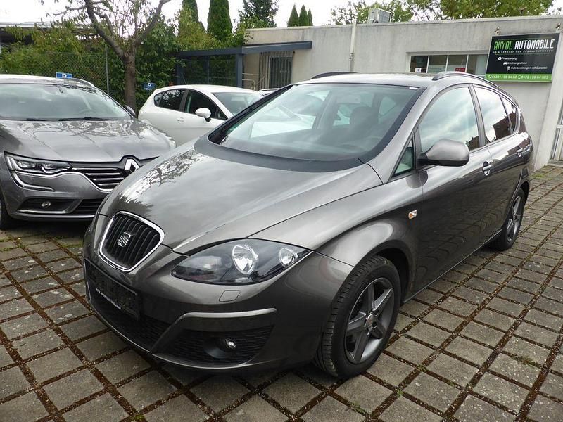 Gebraucht Seat Altea XL 4You 125 PS (91 kW) 2015 Grau Van / Kleinbus