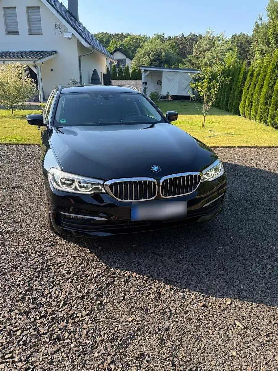 Gebraucht BMW 520 Sport Line 190 PS (139 kW) 2019 Schwarz Kombi