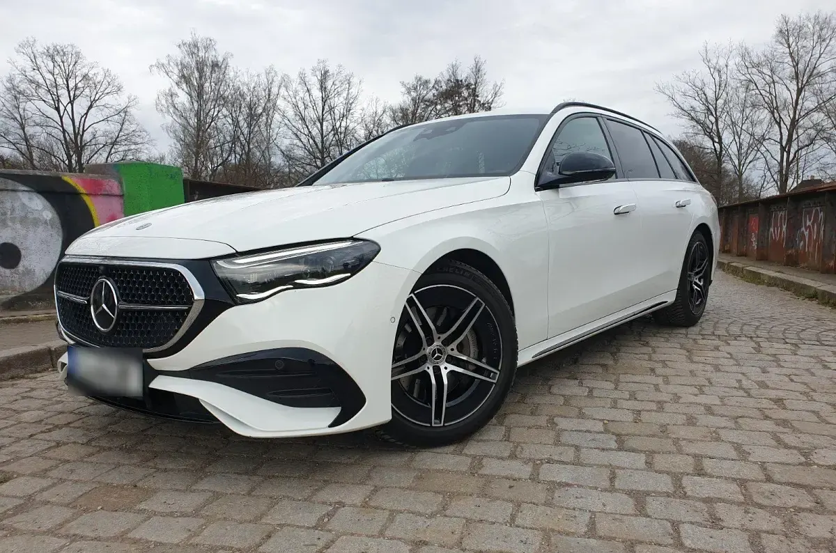 Gebraucht Mercedes E220 AMG line 197 PS (144 kW) 2024 Weiß Kombi