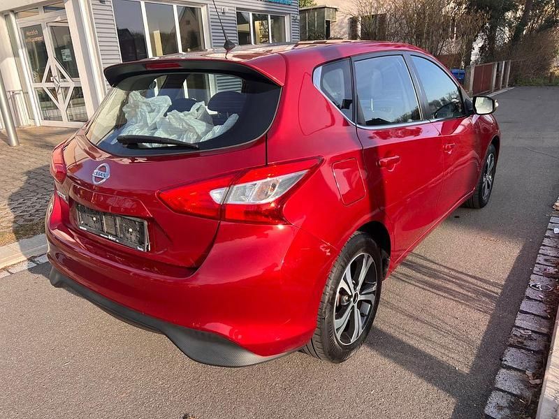 Gebraucht Nissan Pulsar Acenta 116 PS (85 kW) 2017 Force red metallic Kleinwagen