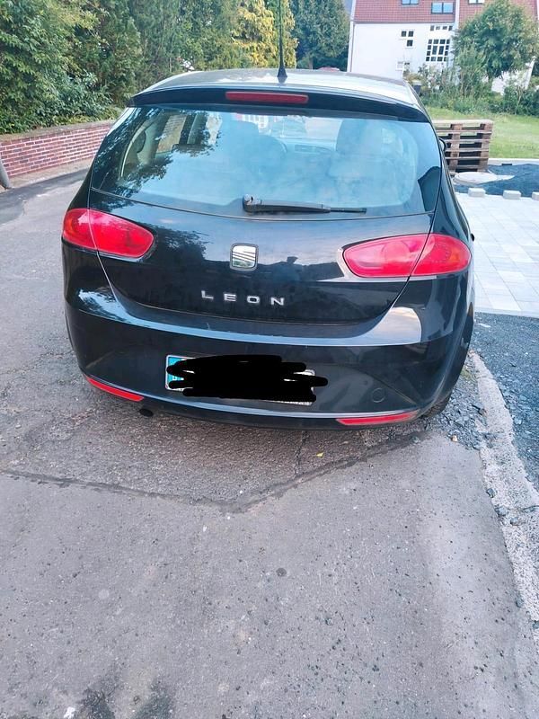 Schwarz Gebraucht 2009 Seat Leon Limousine | 5.300 € - Bild 1/4
