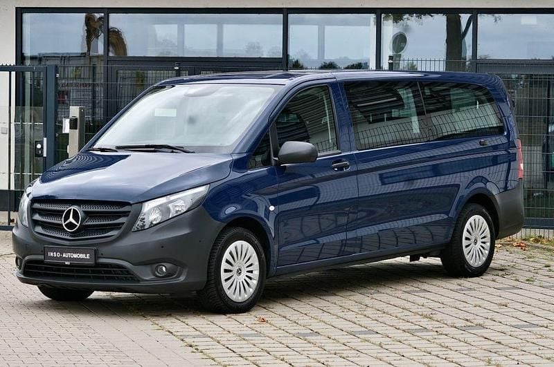 Blau Gebraucht 2022 Mercedes Vito Van / Kleinbus | 35.950 € (Teuer) - Bild 1/4