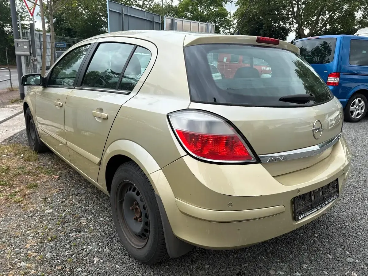Occasion Opel Astra Elegance 125 ch (91 kW) 2004 Andere farben Citadine