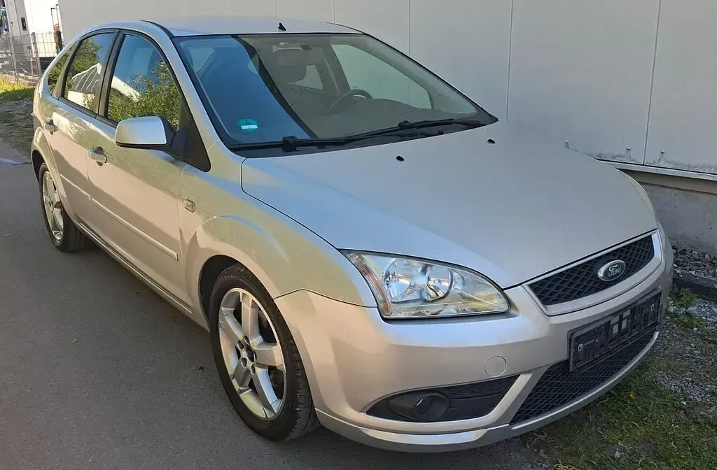 Brugt Ford Focus Style 101 HK (74 kW) 2008 Sølv Sedan