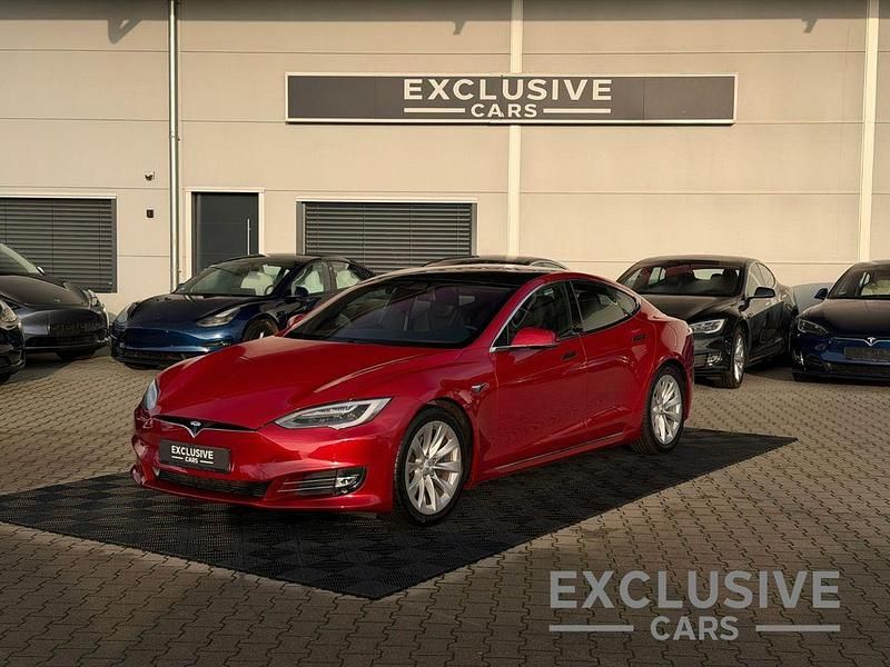 Rot Gebraucht 2020 Tesla Model S Kleinwagen | 38.750 € (Fairer Preis) - Bild 1/4