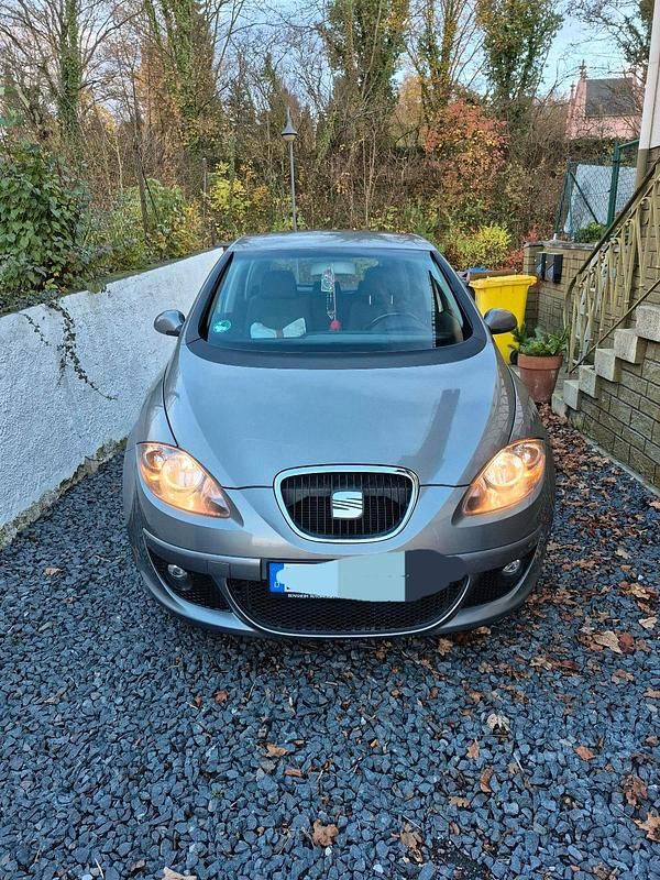 Grau Gebraucht 2005 Seat Altea Van / Kleinbus | 1.899 € (Guter Preis) - Bild 1/4