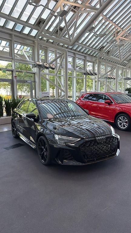 Gebraucht Audi RS3 Ambiente 400 PS (294 kW) 2025 Schwarz Limousine