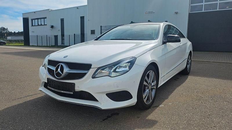 Weiß Gebraucht 2015 Mercedes E200 Coupé | 22.000 € (Etwas zu teuer) - Bild 1/4