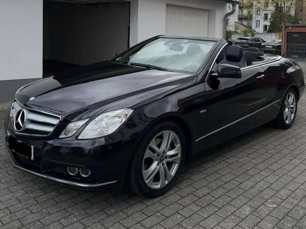 Gebraucht Mercedes E200 Elegance 184 PS (135 kW) 2011 Schwarz Cabrio