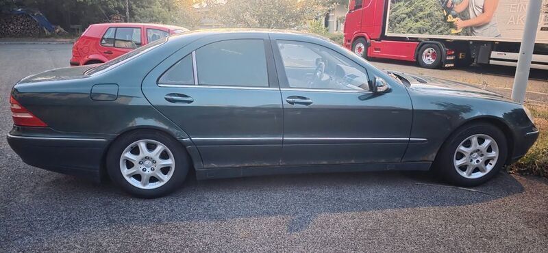 Grün Gebraucht 2001 Mercedes S320 Limousine | 3.499 € (Fairer Preis) - Bild 1/4