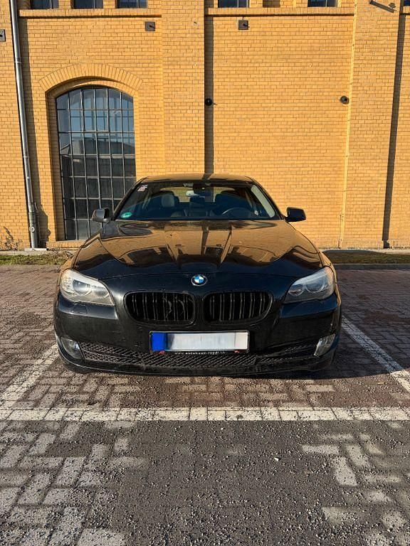 Schwarz Gebraucht 2011 BMW 523 Limousine | 11.999 € (Fairer Preis) - Bild 1/4
