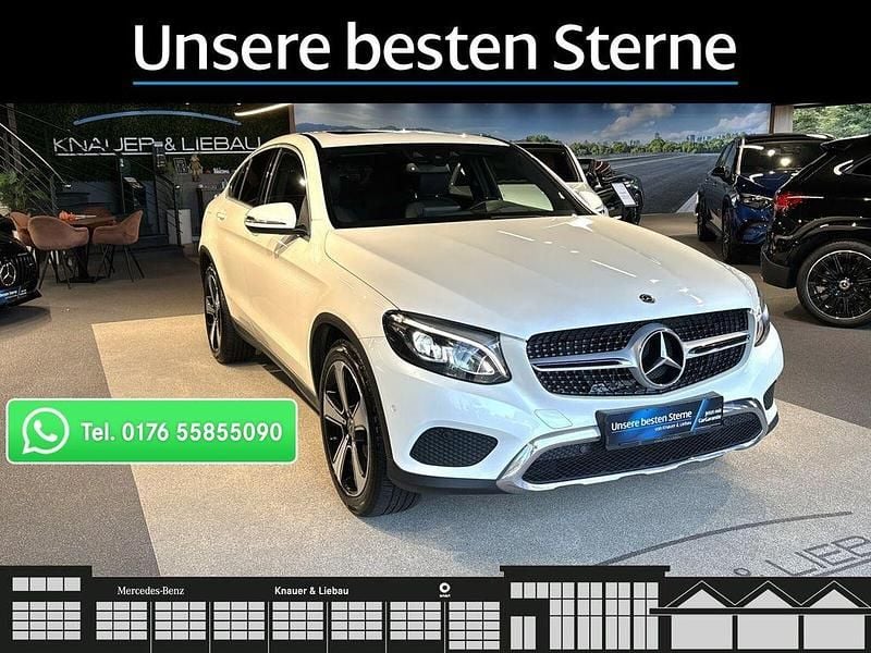 Weiß Gebraucht 2018 Mercedes GLC250 AMG line Limousine | 33.660 € (Etwas zu teuer) - Bild 1/4