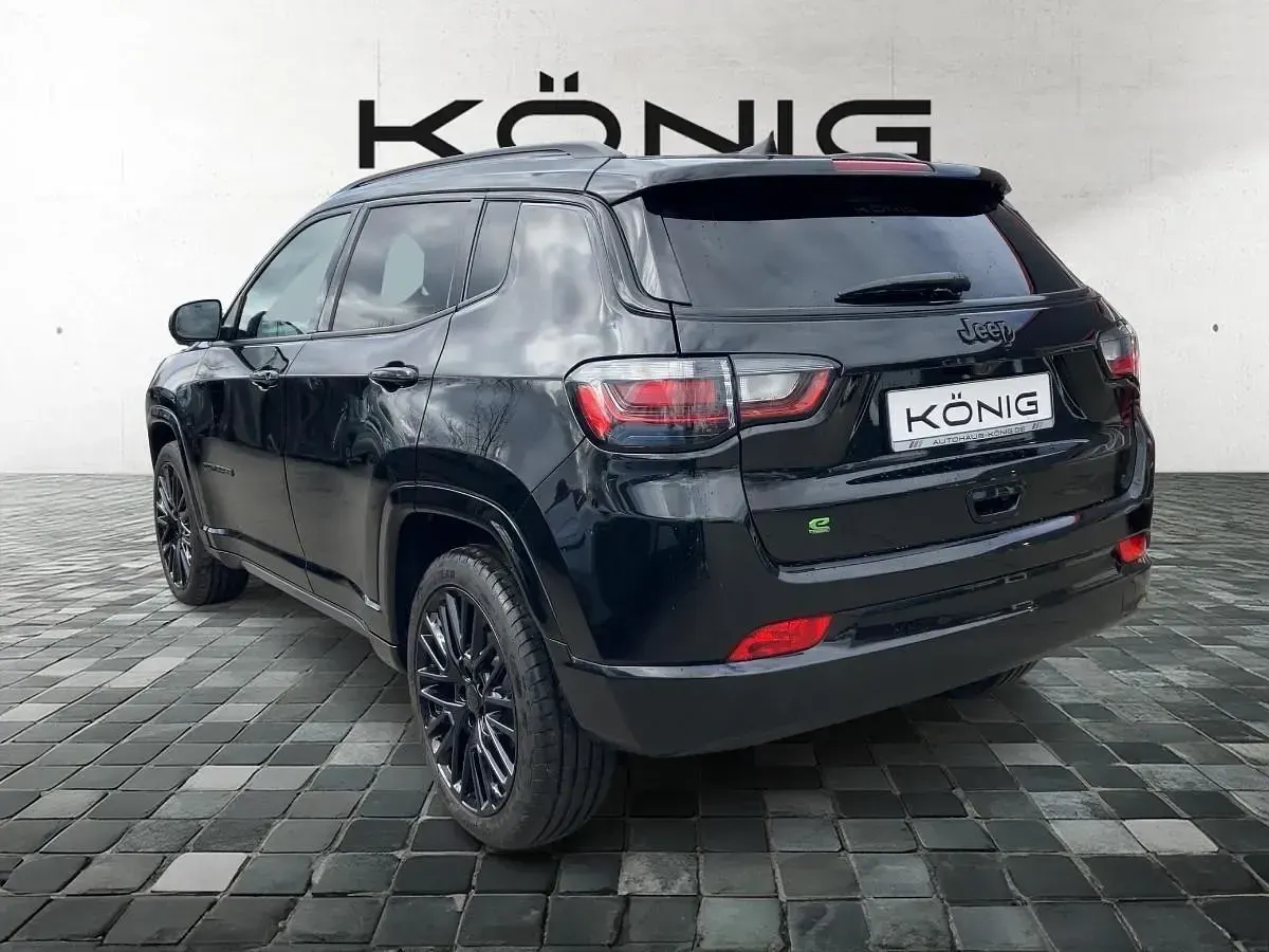 Usado Jeep Compass Altitude 131 HP (96 kW) 2023 Preto SUV