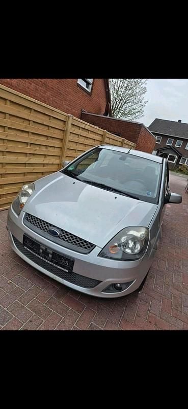 Gebraucht Ford Fiesta 69 PS (50 kW) 2008 Silber Kleinwagen