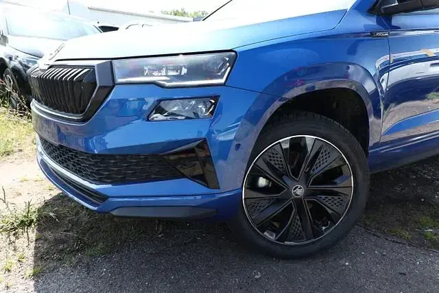 Neu Skoda Karoq SportLine 150 PS (110 kW) 2026 Moonweiß perleffekt moonweiß perleffekt SUV