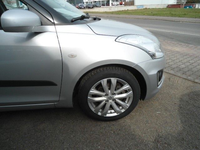 Gebraucht Suzuki Swift Club 94 PS (69 kW) 2017 Silbermet Kleinwagen