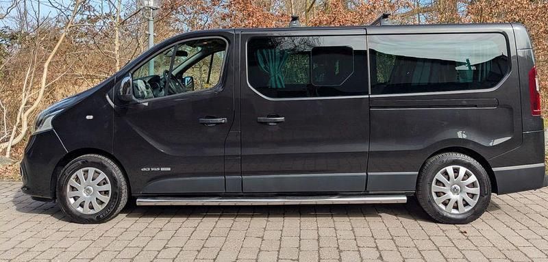 Gebraucht Renault Trafic Expression 145 PS (106 kW) 2017 Schwarz Van / Kleinbus
