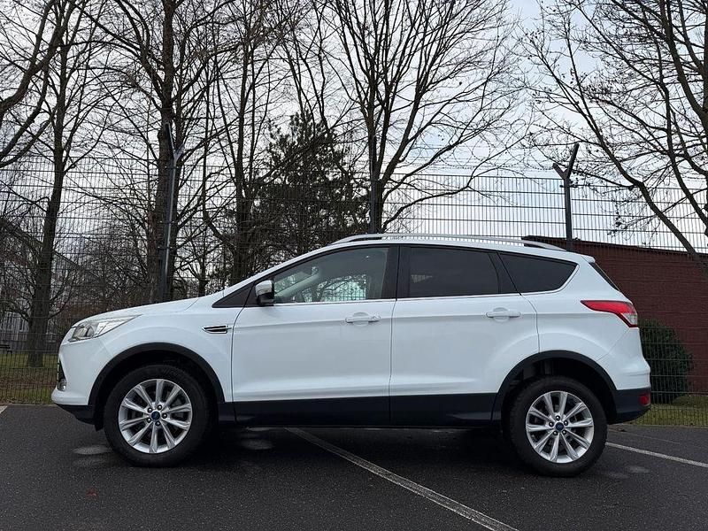 Gebraucht Ford Kuga Titanium 182 PS (133 kW) 2016 Weiß SUV