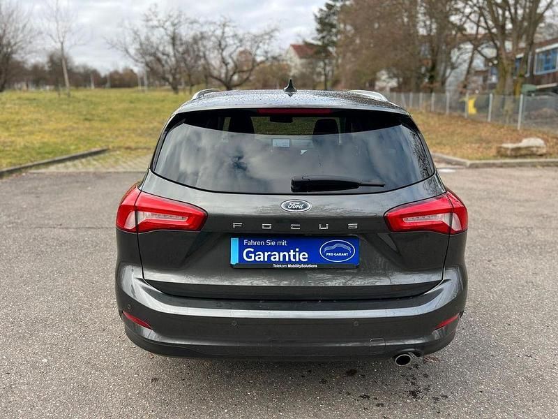 Gebraucht Ford Focus 120 PS (88 kW) 2020 Grau Limousine