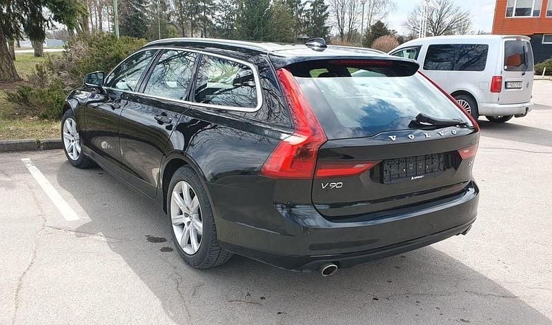 Gebraucht Volvo V90 Momentum 190 PS (139 kW) 2018 Schwarz Kombi