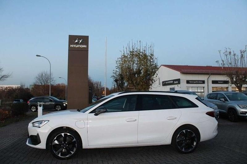 Gebraucht Cupra Leon 204 PS (150 kW) 2022 "candy" weiss Kombi