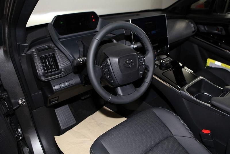 Gebraucht Toyota bZ4X 160 kW (218 PS) 2023 Silber SUV