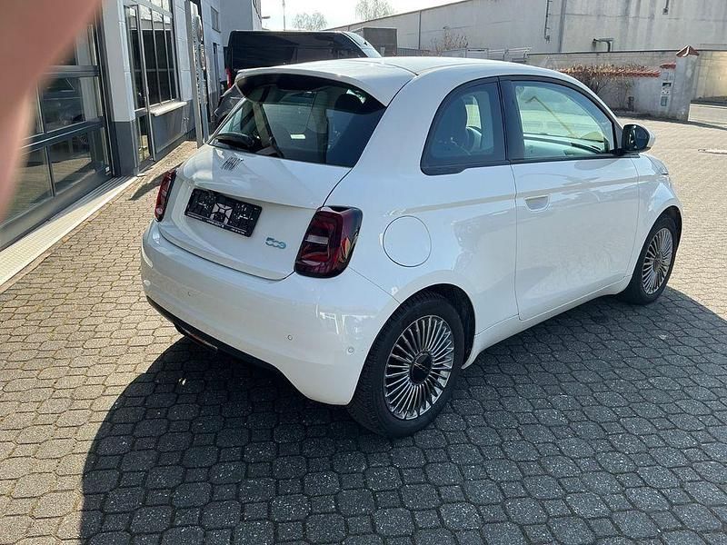 Gebraucht Fiat 500e 86 kW (118 PS) 2023 Weiß Limousine