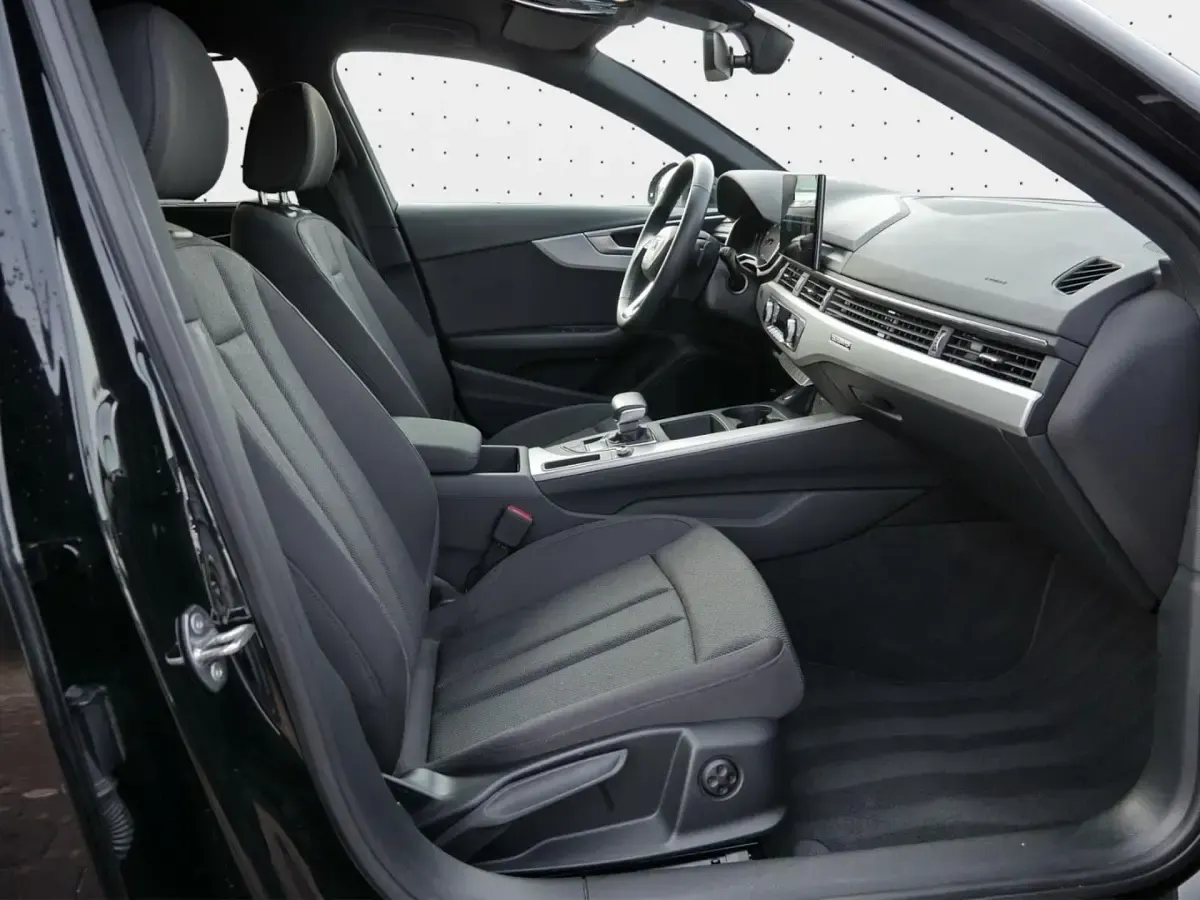 Używany Audi A4 Advanced 204 KM (150 kW) 2022 Czarny Kombi