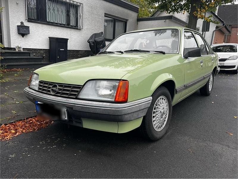 Grün Gebraucht 1983 Opel Rekord S Limousine | 5.300 € - Bild 1/4