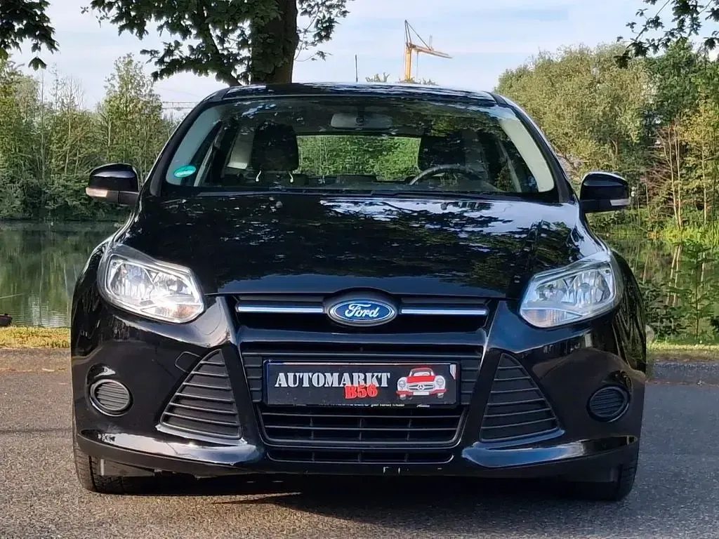 Gebraucht Ford Focus 101 PS (74 kW) 2014 Schwarz Limousine
