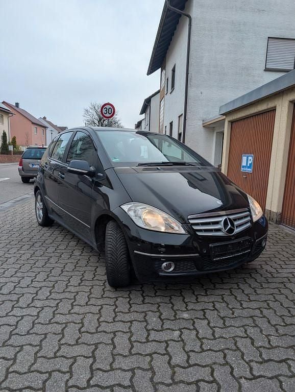 Gebraucht Mercedes A180 116 PS (85 kW) 2011 Schwarz Van / Kleinbus